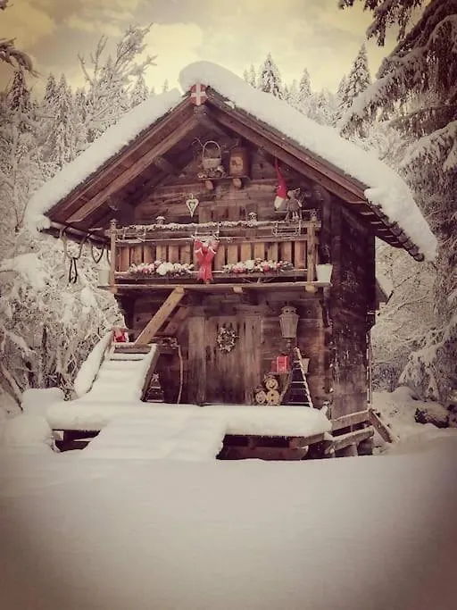 Amour & Chocolat Sixt-Fer-a-Cheval 0*,  France